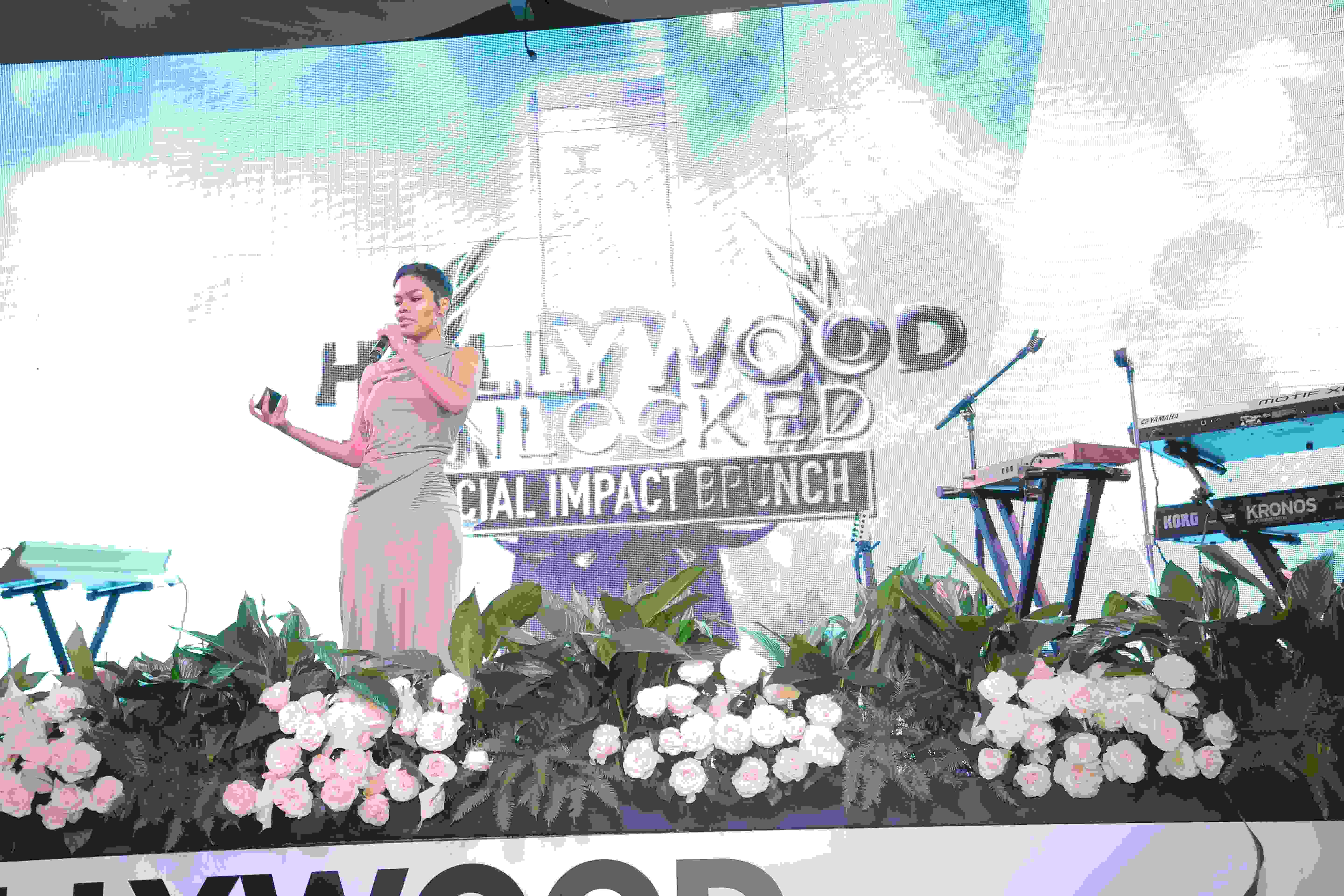 How is an eco-friendly booth arranged and built?